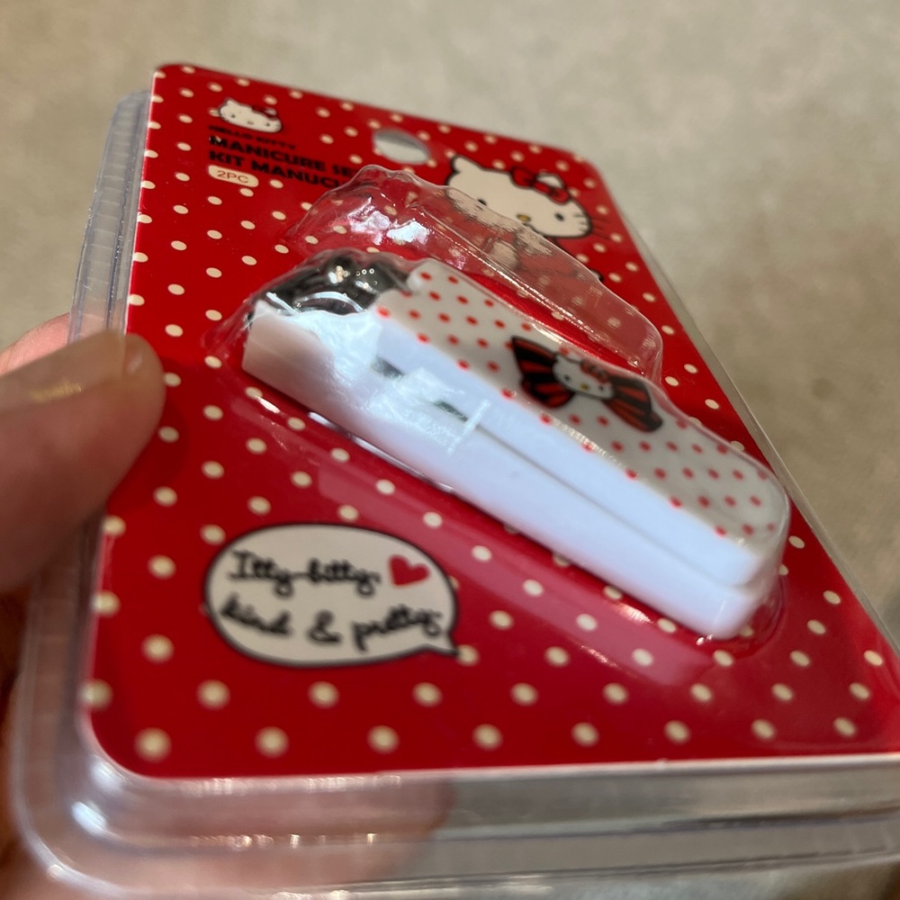 NEW HELLO KITTY Nail Clipper Sanrio Manicure Compact Travel Trimmer Kawaii Cute - Picture 2 of 3